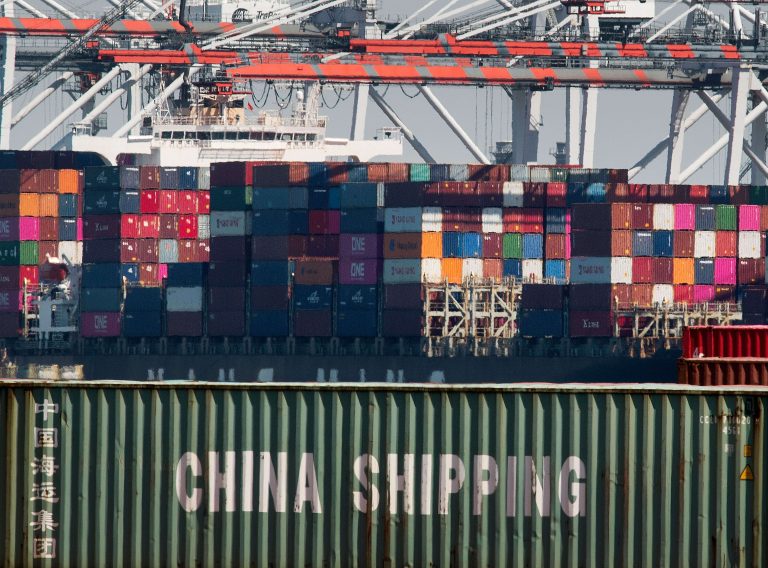 The market is losing hope for a US-China trade deal — 2 experts weigh in