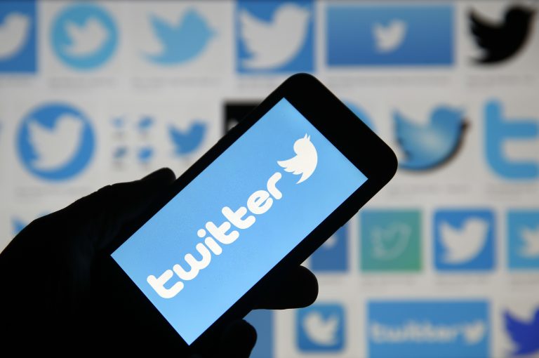 Twitter and TweetDeck suffer a global outage affecting thousands