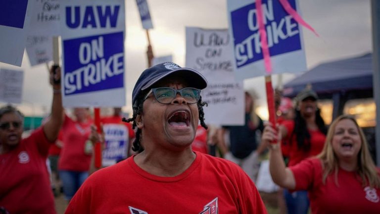 Union votes to ratify deal ending strike at General Motors