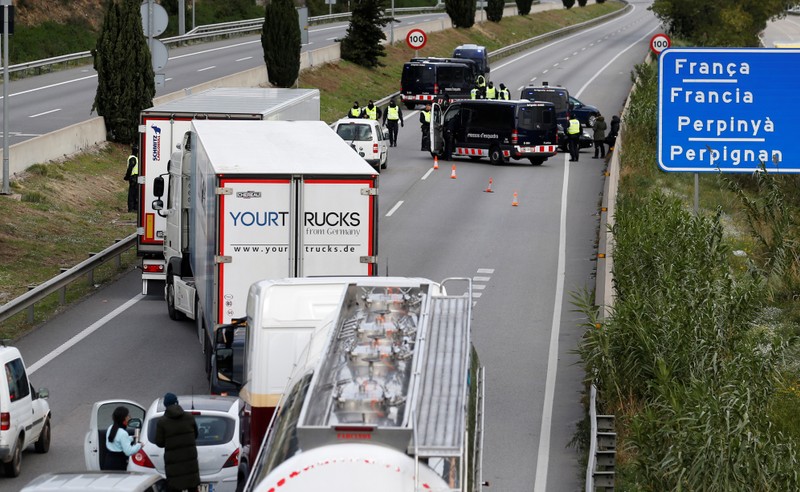 Police block AP-7 highway in La Jonquera, north of Spain