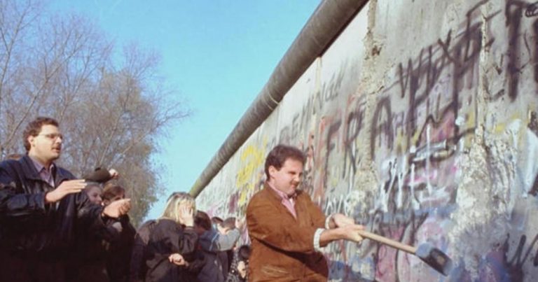 CBS News Radio series recounts the fall of the Berlin Wall 30 years later