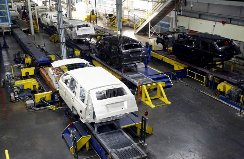 FILE PHOTO: SUVs move through the assembly line at the General Motors Assembly Plant in Arlington, Texas