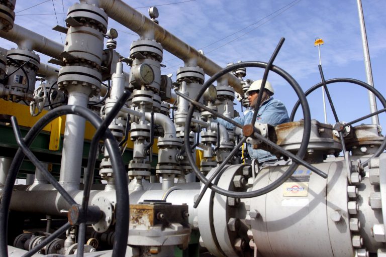 Brent crude rises above $70 a barrel after Trump threatens Iraq sanctions, Iran retaliation