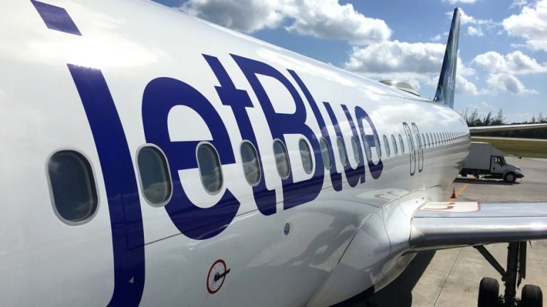JetBlue curbs costs to enable low airfares for next decade