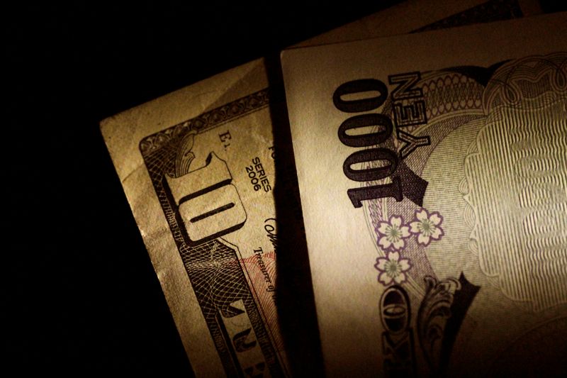 Illustration photo of Japan Yen and U.S. Dollar notes