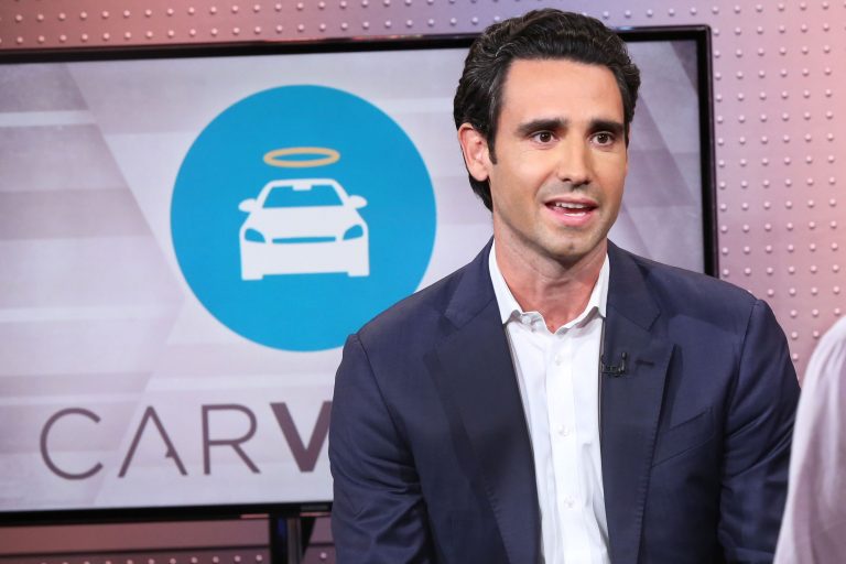 Carvana shares tumble double digits on first-quarter losses