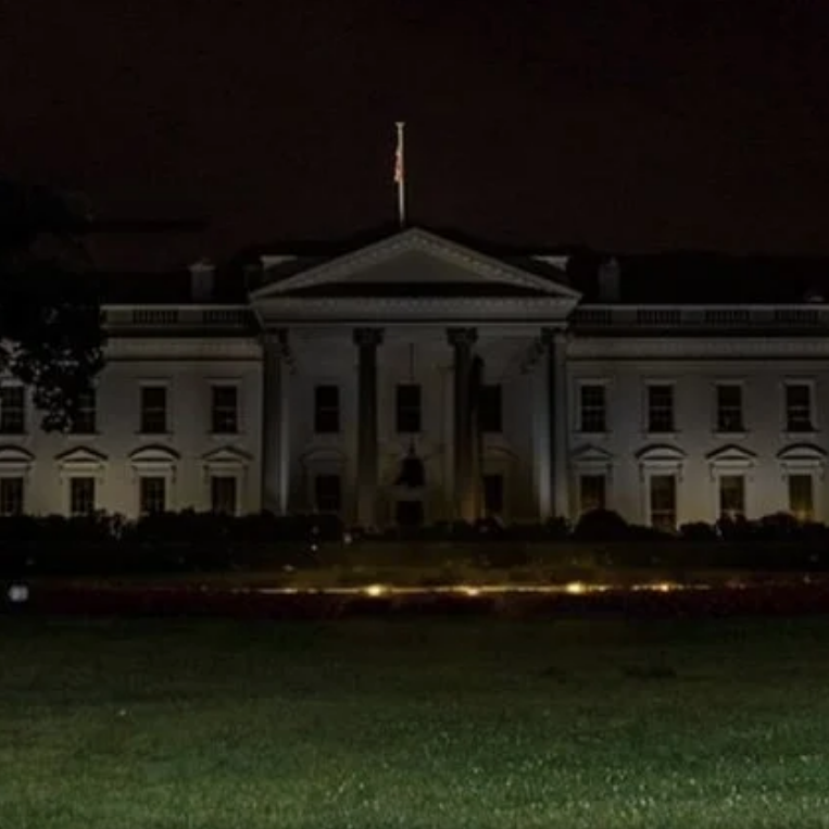 Viral Posts Share Old, Edited White House Photo in Dark