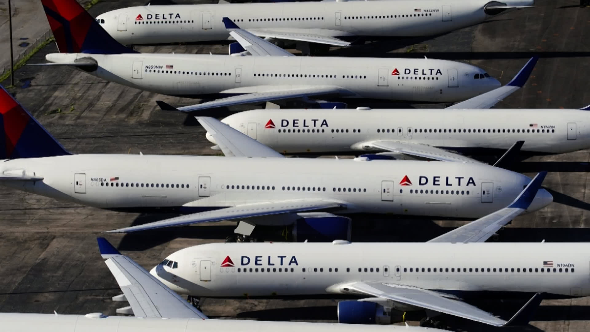 Delta Air Lines planes are grounded during coronavirus.