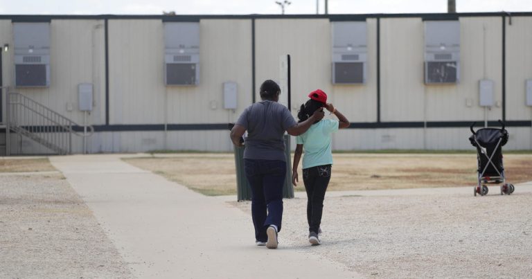 Judge extends deadline for ICE to release minors from family detention