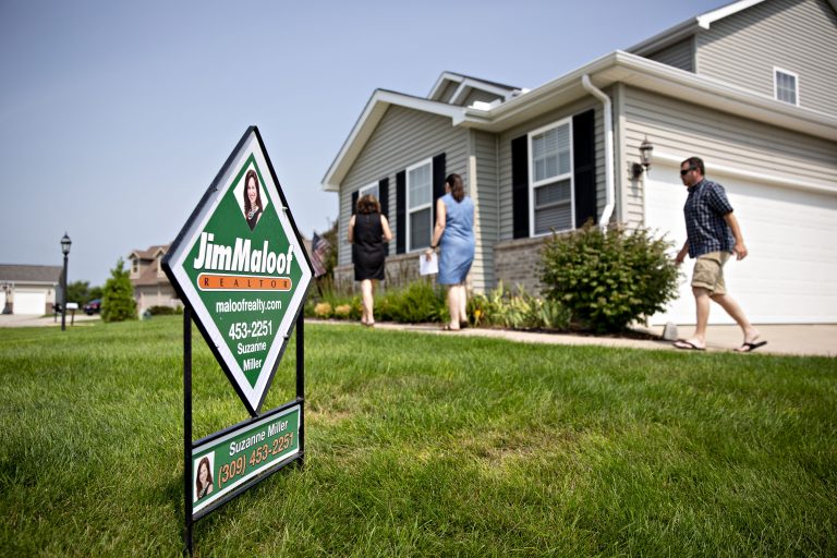 Weekly mortgage demand from homebuyers jumps even higher, up 19% annually