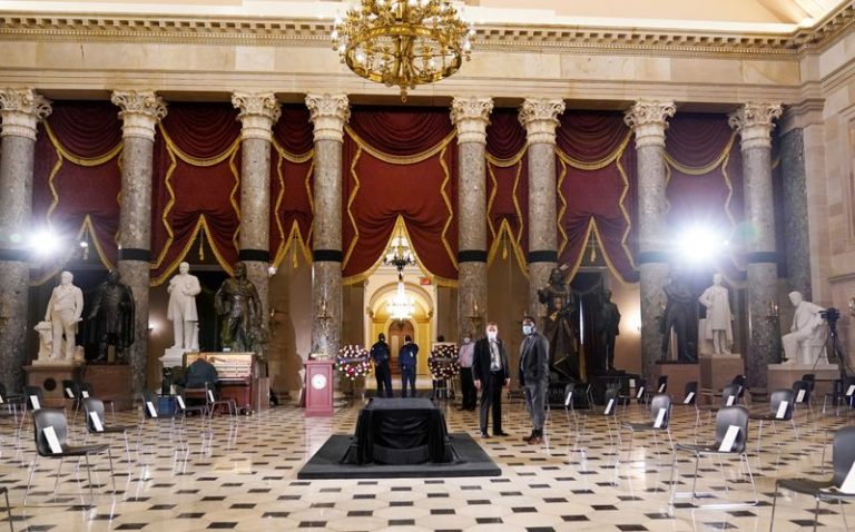 Tears, push-ups mark historic goodbye for Ginsburg at U.S. Capitol