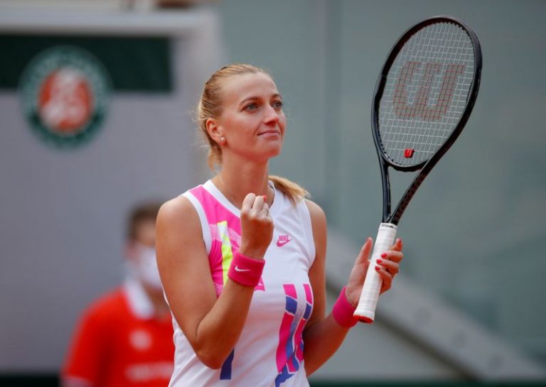 Czech Kvitova powers past Siegemund to make second French Open semis