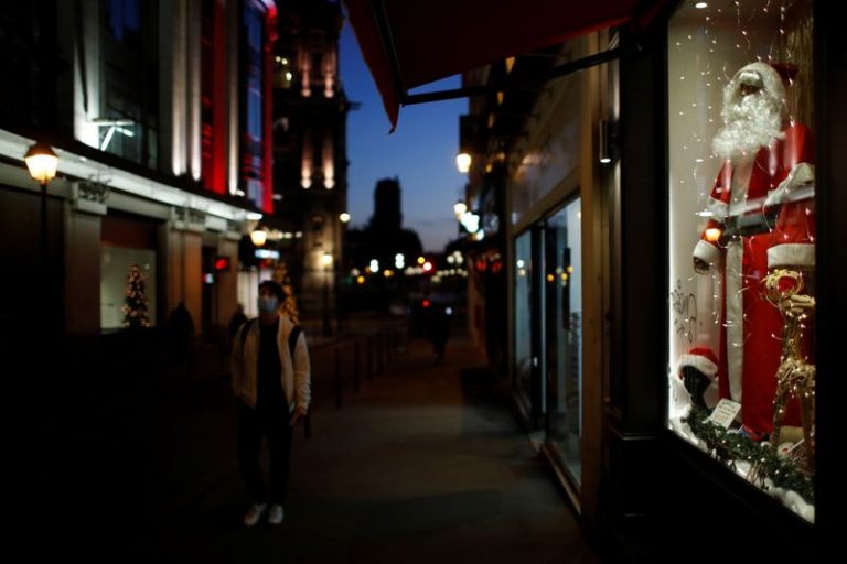 Paris boulevards deserted as lockdown claims Christmas shopping trade