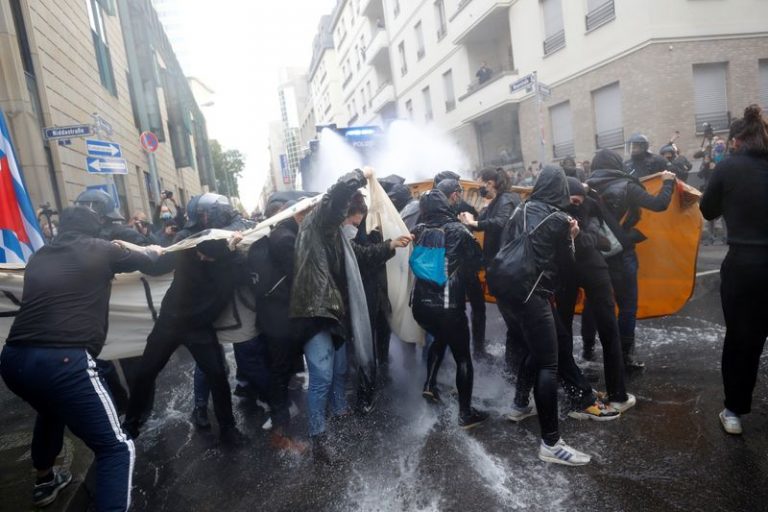 Water cannon fired at Frankfurt anti-lockdown rally