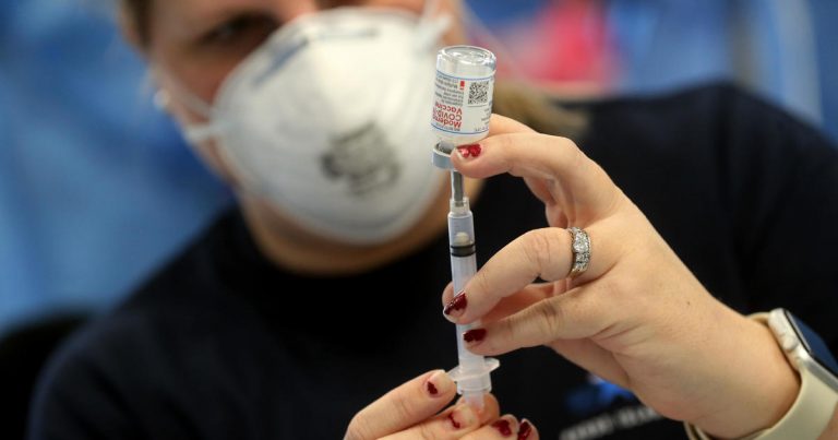 Federal government gives states green light to vaccinate anyone 65 and older