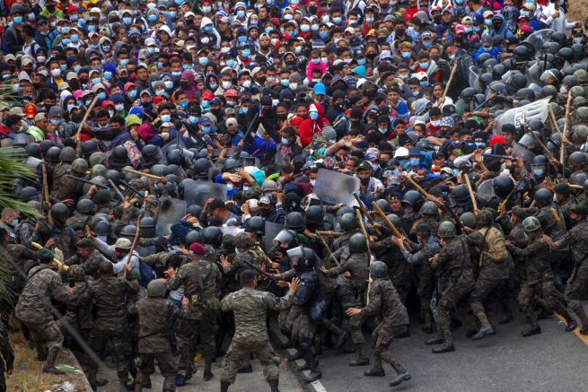 Guatemalan security forces clash with migrant caravan