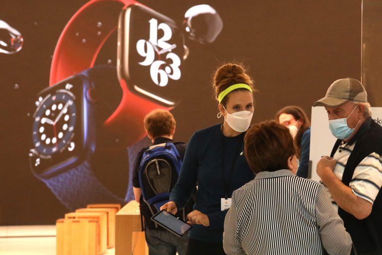 Here’s what analysts are expecting ahead of next week’s Apple earnings