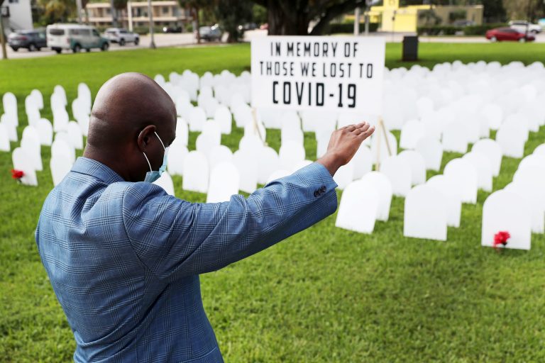 U.S. reports more than 4,000 Covid deaths for first time as outbreak grows worse than ever