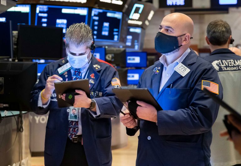 Dow rises to another record led by Verizon and Chevron, but tech weakness weighs on S&P 500