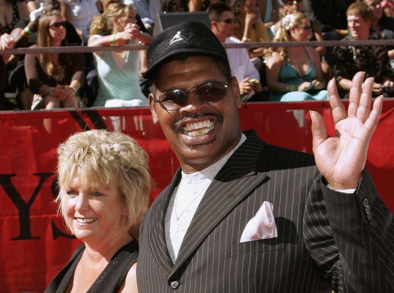 Former professional boxer Leon Spinks and unidentified guest arrive at the 2006 ESPY Awards at the Kodak Theatre in Hollywood, California