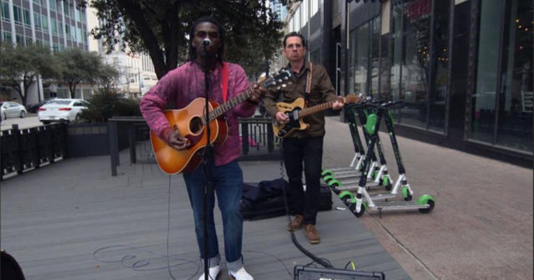 Black Pumas perform “Confines” while busking in Austin