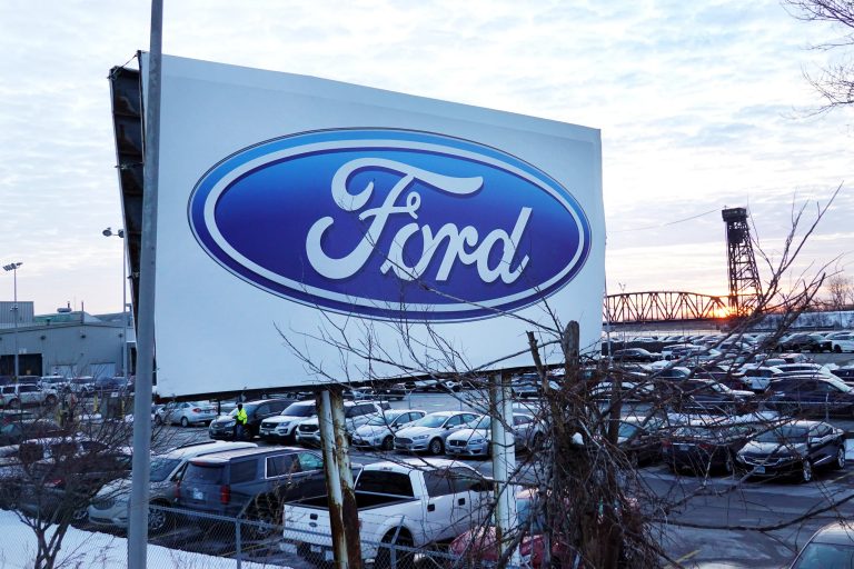 Cramer backs Ford, undrafted in the CNBC Stock Draft, to outperform recovery favorites