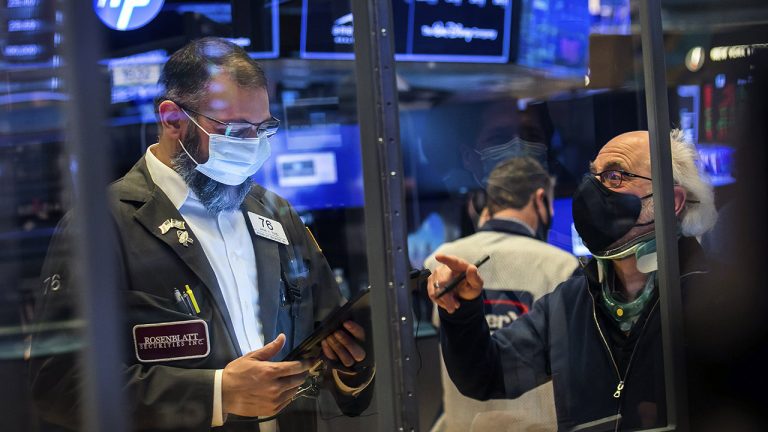 Stock futures point to record highs at the opening bell