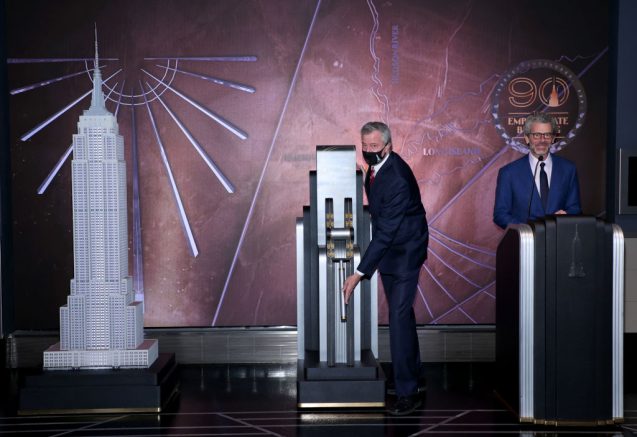  NEW YORK, NEW YORK - MAY 01: New York City Mayor Bill De Blasio and President and CEO of Empire State Realty Trust, Tony Malkin speaks at special 90th anniversary lighting at The Empire State Building on May 01, 2021 in New York City. (Photo by Dimitrios Kambouris/Getty Images)