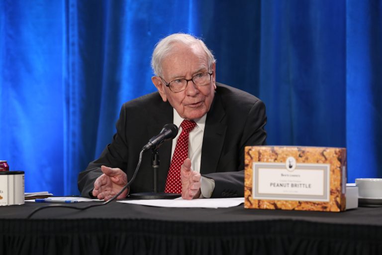 Warren Buffett says Robinhood is catering to the gambling instincts of investors