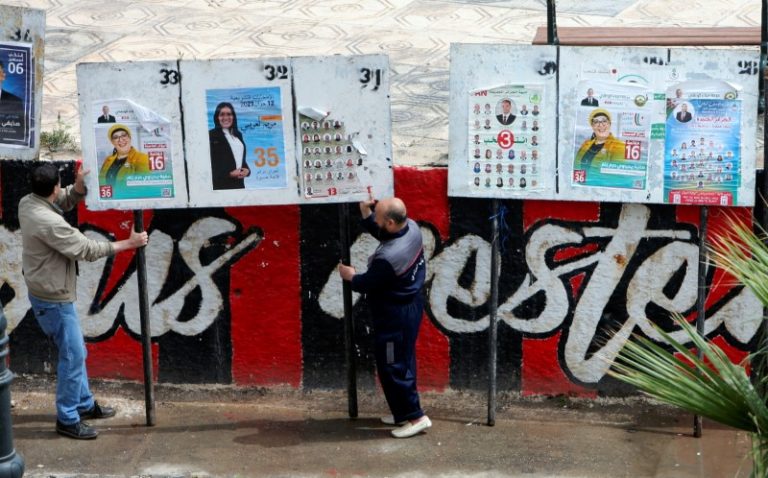 Algerians vote in parliamentary election