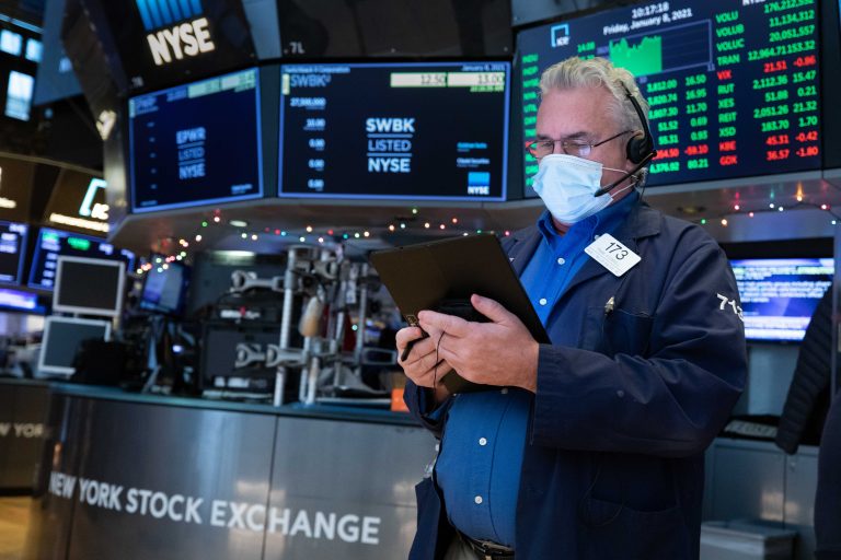 Dow rises slightly, S&P 500 adds to a record as tech shares gain