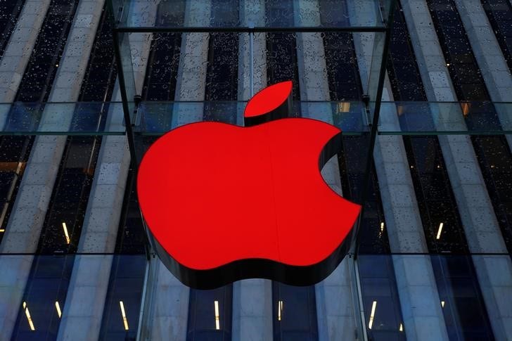 Apple crushes June quarter earnings records