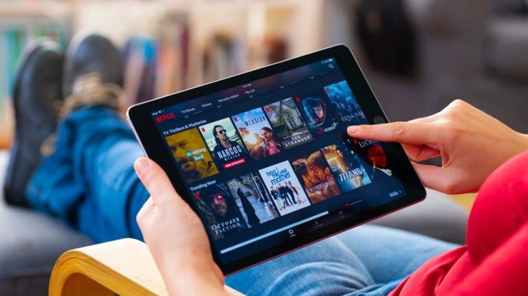 Netflix falls short on subscriber, earnings expectations