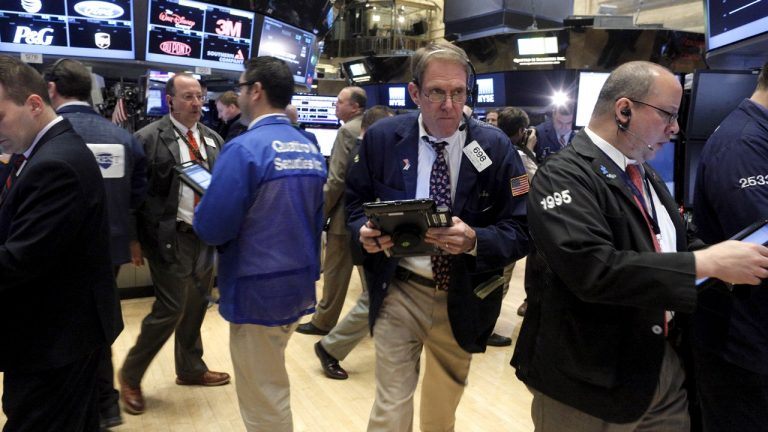 Stock futures mixed as earnings season rolls on