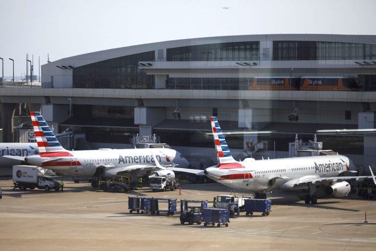 American Airlines, Spirit Airlines passengers face hundreds of cancellations after storms