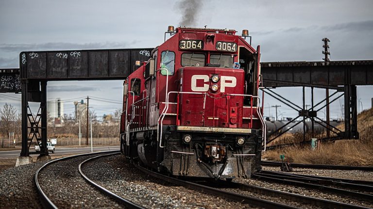 Canadian Pacific plans new, higher bid for Kansas City Southern
