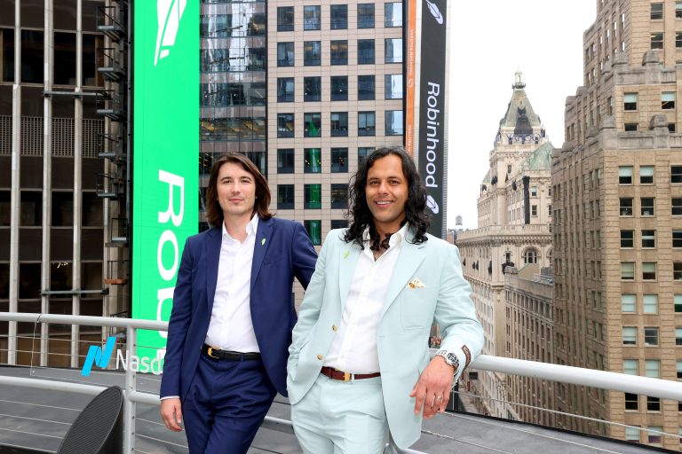 Robinhood shares jump 10% as it closes out wild week