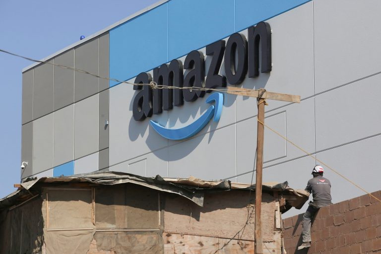 Amazon plans to hire another 125,000 employees, paying them an average of $18 per hour