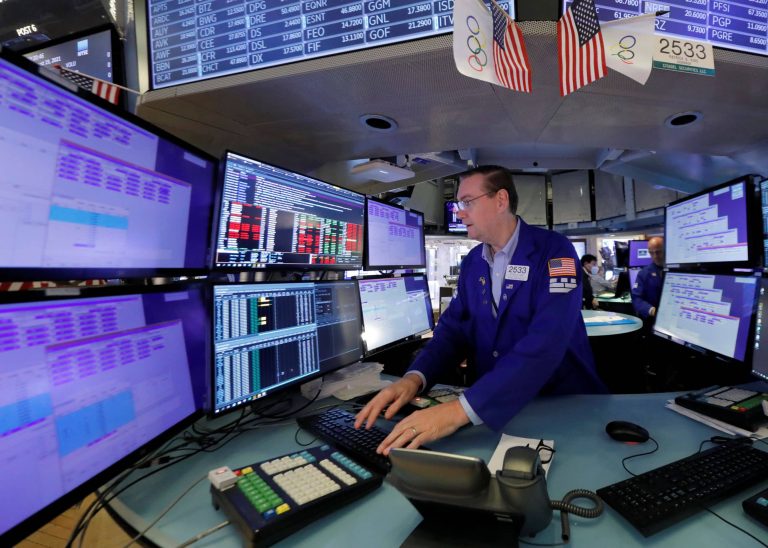Dow sheds more than 100 points despite strong retail sales as September sluggishness continues