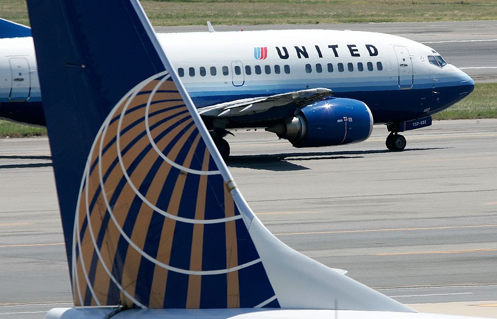 WASHINGTON - AUGUST 16: A United Airlines aircraft passes by a Continental Airlines aircraft as it taxis to takeoff from the runway of Ronald Reagan National Airport August 16, 2006 in Washington, DC. (Photo by Alex Wong/Getty Images)