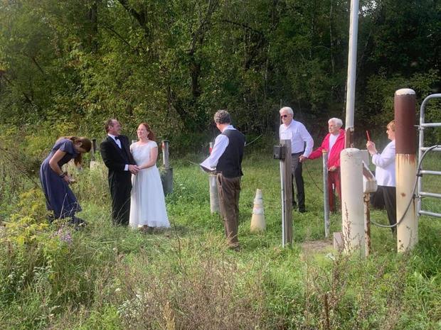 Couple gets married at closed Canada border