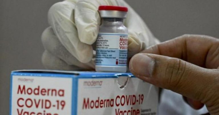 FDA advisers endorse Moderna’s COVID-19 vaccine booster shots