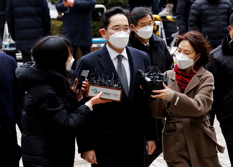 FILE PHOTO: Samsung Group heir Jay Y. Lee arrives at a court in Seoul