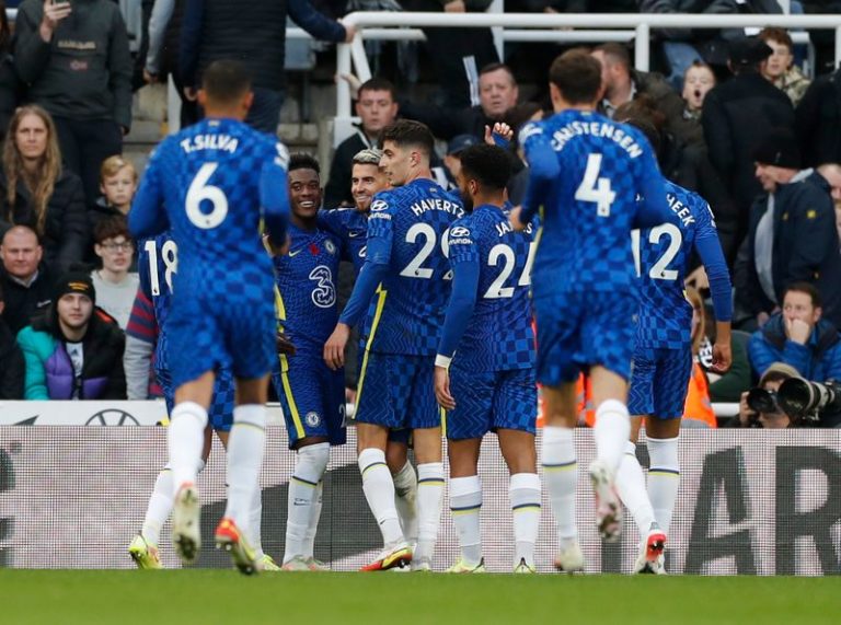 Soccer-Chelsea profit as Man City shocked by Palace, Liverpool held