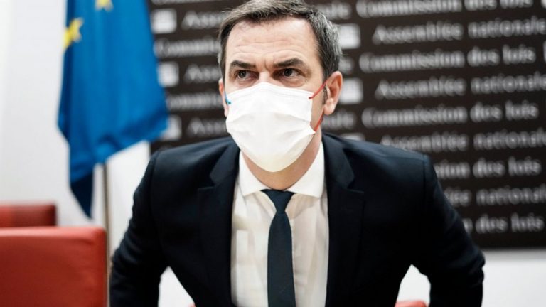 Amid record infections, France ups pressure on unvaccinated