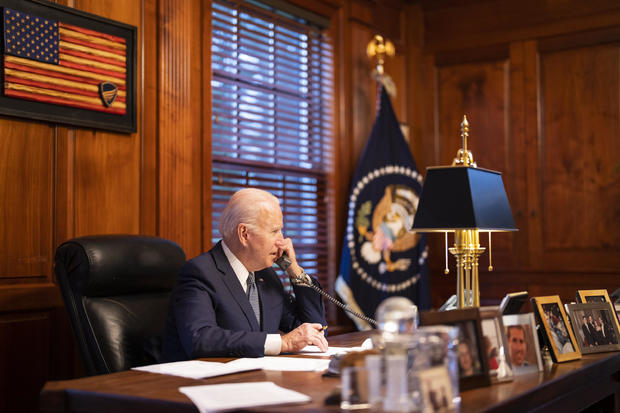 Biden tells Putin U.S. and allies will respond “decisively” if Russia invades Ukraine