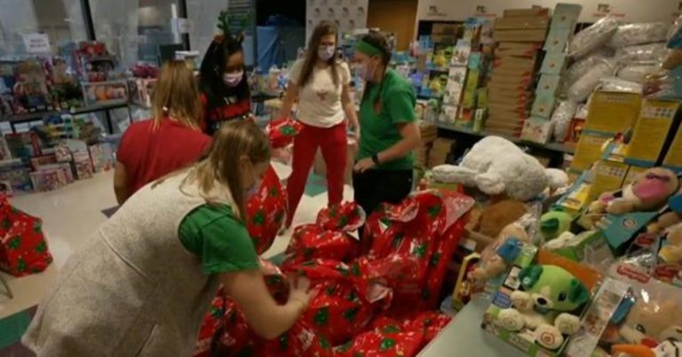 Children’s hospital brings holiday joy to patients