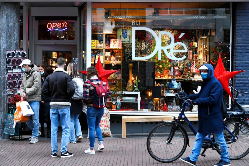 People do their Christmas shopping before the Netherlands go into 