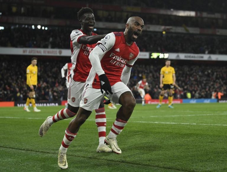 Soccer-Arsenal snatch vital victory with late goals against Wolves