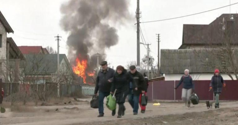 Eye Opener: Violence continues in Ukraine amid peace talks